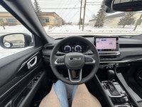 If you're looking for a compact SUV that doesn't compromise on features or adventure, the 2025 Jeep... (image 9)