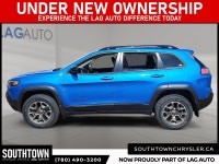 2022 Jeep Cherokee Trailhawk Experience the Jeep Cherokee Trailhawk with only 122366 km on the odome... (image 4)