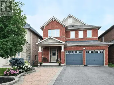 Welcome to your stylish and desirable dream home in the heart of Richmond Hill. Nestled in a sought-...