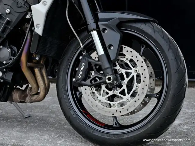 2022 Triumph Street Triple R Sapphire Black in Street, Cruisers & Choppers in Oshawa / Durham Region - Image 8