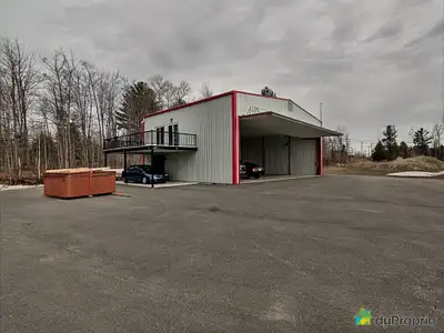 Superbe Loft avec hangar d'avion situé à l'aéroport de Lachute CSE4, parfait pour les amateurs d'avi...