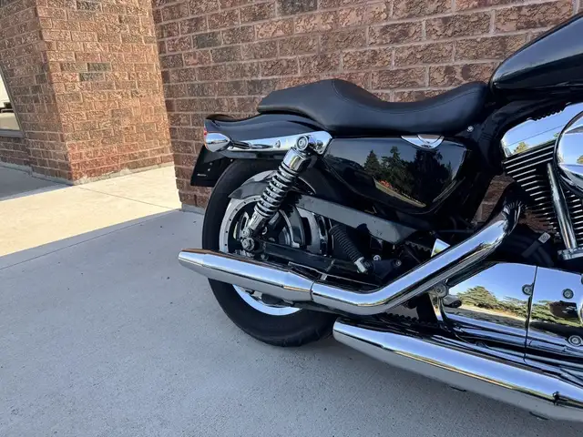 2006 Harley-Davidson XL1200C Custom **CANADIAN BIKE** **LOW KM** in Street, Cruisers & Choppers in Markham / York Region - Image 23