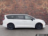 Only 25 Miles! This Chrysler Pacifica Hybrid has a trusty Gas/Electric V-6 3.6 L/220 engine powering... (image 5)