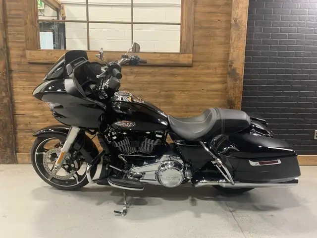 2025 Harley-Davidson Road Glide in Street, Cruisers & Choppers in Oshawa / Durham Region - Image 17