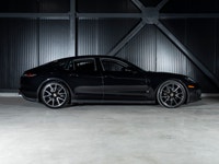 . Engine: V6 Cylinder Engine L/100Km City: 13.1 L/100Km Hwy: 9.8 (image 8)