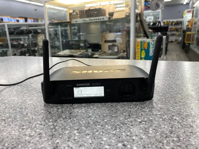 Shure GLXD4 Z2 Single Channel Wireless Receiver in Performance & DJ Equipment in City of Toronto - Image 2