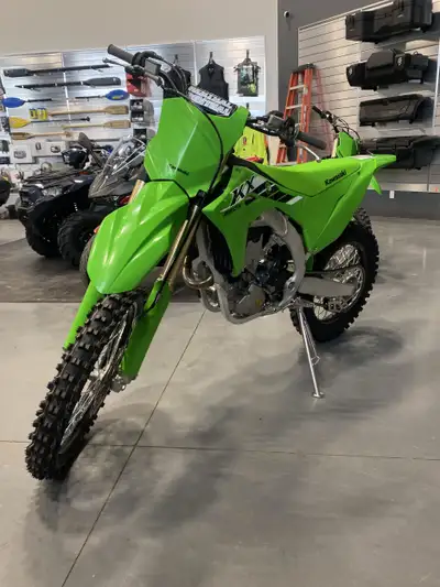 Engine Type: Single-Cylinder Displacement: 15.2 cu. in. (249 cc) Bore and Stroke: Bore: 3.07 in. (78...