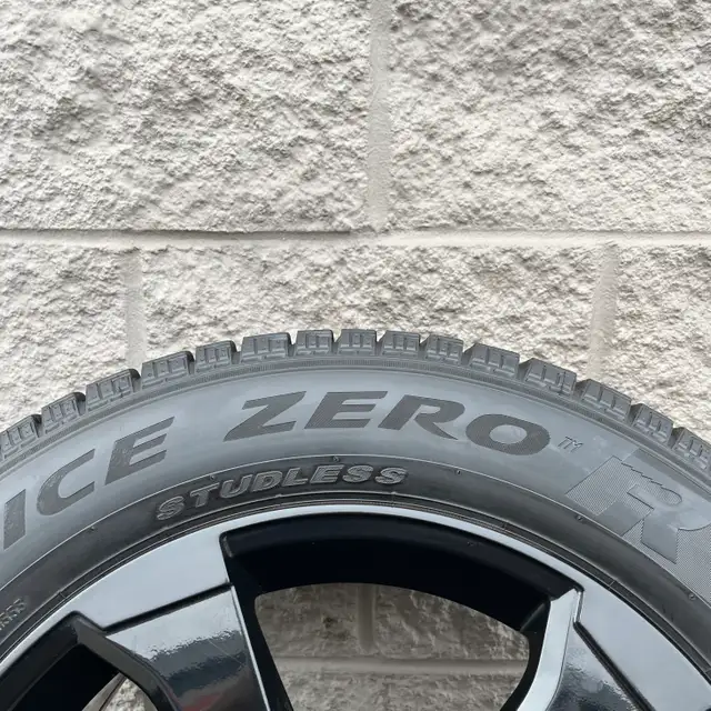 (98%)4x 235/60R18 Pirelli Ice Zero Winters w/ Audi Q5 / SQ5 Rims in Tires & Rims in City of Toronto - Image 7