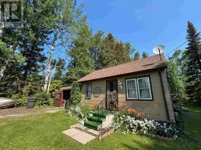 Charming Country Retreat on almost 1 Acre of land – Peaceful Living Awaits! Escape the hustle with t...