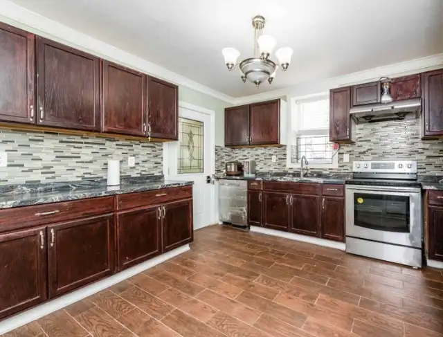 $1050 Bedroom for Rent! - Toronto - Weston Area - All inclusive in Room Rentals & Roommates in City of Toronto - Image 7