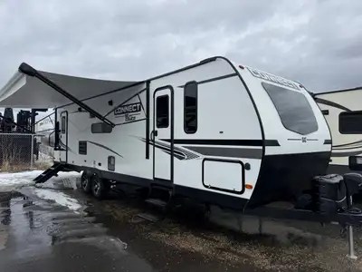 2021 KZ Connect SE 28RL – Beautiful Couples Trailer Very clean and well-equipped rear living couples...