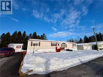 Welcome to this spacious 69 x 16, 3-bedroom mini home located in the highly desirable Domaine du Rui...