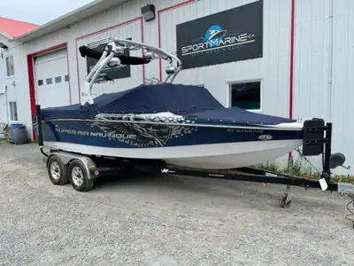 Super Air Nautique 210 2010 Longeur / Length : 21’ Largeur / Beam : 98” Capacité / Capacity : 12 Pas...