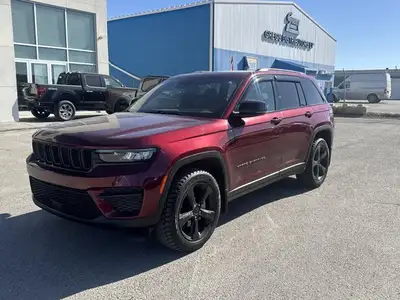 This Jeep Grand Cherokee delivers a Regular Unleaded V-6 3.6 L/220 engine powering this Automatic tr...