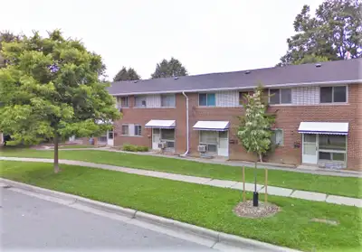 Beautiful 2 Bedroom - Starting from $1,695.00 (PARKING: $35.00/MONTH) (HYDRO AND HOT WATER TANK RENT...