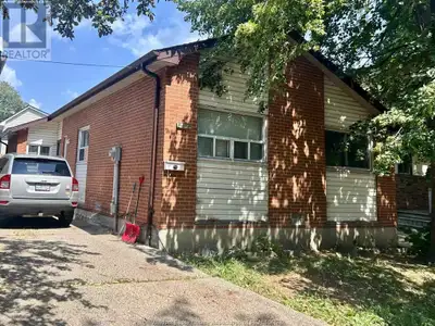 8477 DARLINGTON CRESCENT Windsor, Ontario