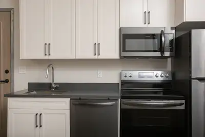 1-Bedroom, 1-Bath Apartments Starting at $1,725! Size: 519 sq. ft. Welcome to Creekside Suites, wher...