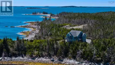These views are what you have been waiting for. Welcome to 116 Beaver Drive! This southern-facing, c...