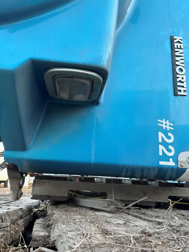 KENWORTH T800 VARIOUS HOODS INCLUDING WIDE HOOD OFFERS? in Heavy Equipment Parts & Accessories in Edmonton - Image 3
