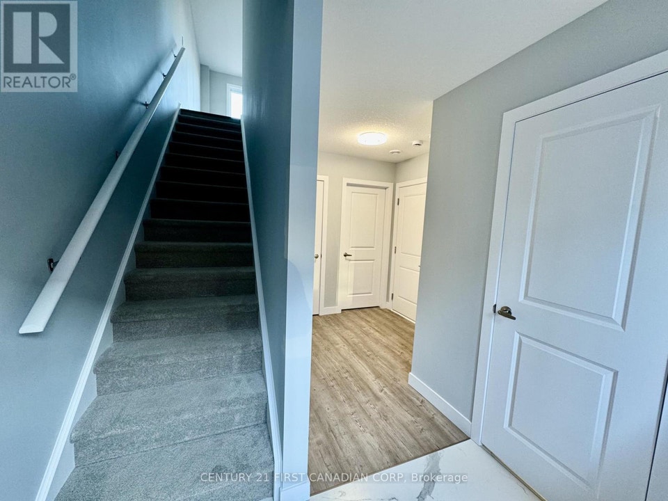24 - 349 SOUTHDALE ROAD E London South (South W), Ontario 4