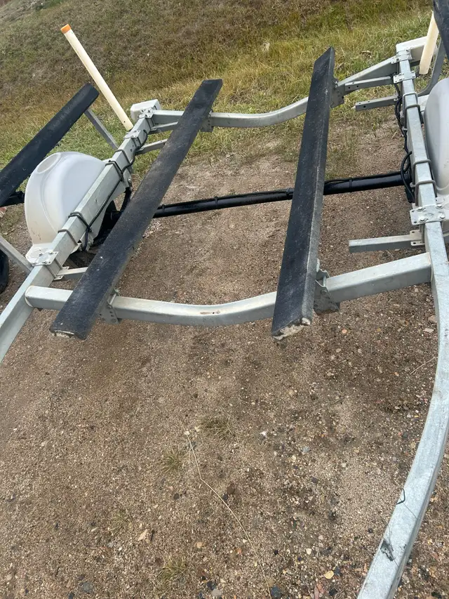 2001 EZ Loader 16' Boat Trailer in Powerboats & Motorboats in Prince Albert - Image 5