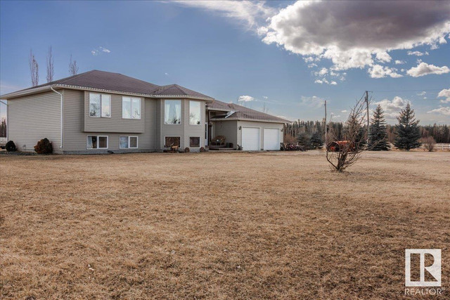 28159 Twp Rd 484 Rural Leduc County, Alberta in Houses for Sale in Edmonton - Image 2
