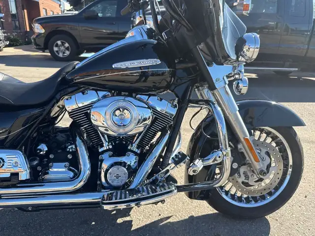 2011 Harley-Davidson Street Glide ~ ELECTRA GLIDE LTD ~ 103CI ~  in Sport Touring in City of Toronto - Image 28