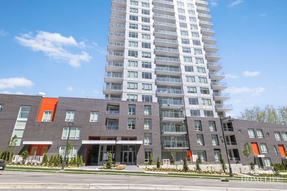 Bright & Spacious 2 Bedroom 2 Bathroom Corner Condo with Panoram 2