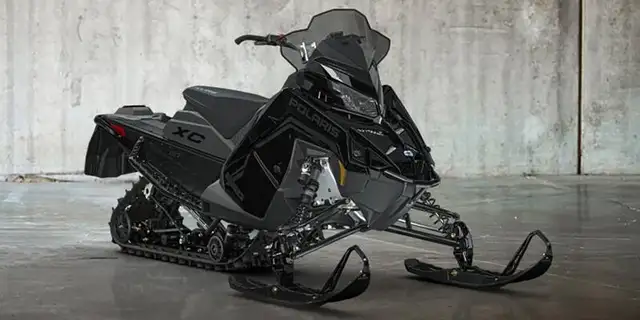 2027 Polaris 650 INDY XC 137 BLACK in Snowmobiles in Ottawa - Image 2