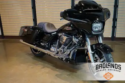 $165 Bi-weekly 2025 Harley-Davidson Street GlideFeatures may include: DESIGN Fairing The iconic Batw...