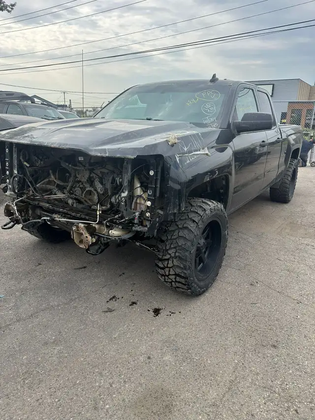 2017 CHEVY SILVERADO 1500 4X4 FOR PARTS! in Auto Body Parts in Calgary - Image 2
