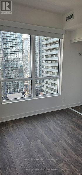 2302 - 108 PETER STREET Toronto (Waterfront Communities), Ontari 5