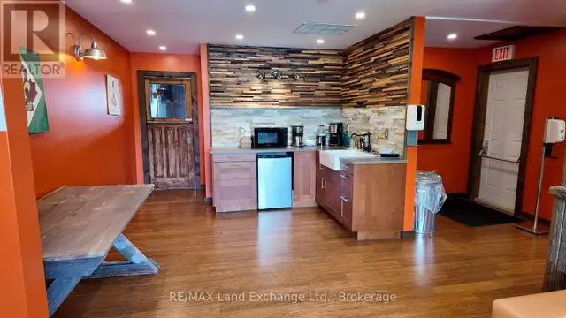 278 LAMBTON STREET Kincardine, Ontario in Commercial & Office Space for Rent in Owen Sound - Image 3