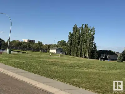 Wow Wetaskiwin! Be a part of one of the best subdivisions in Wetaskiwin. 144 Northbend Drive won't d...