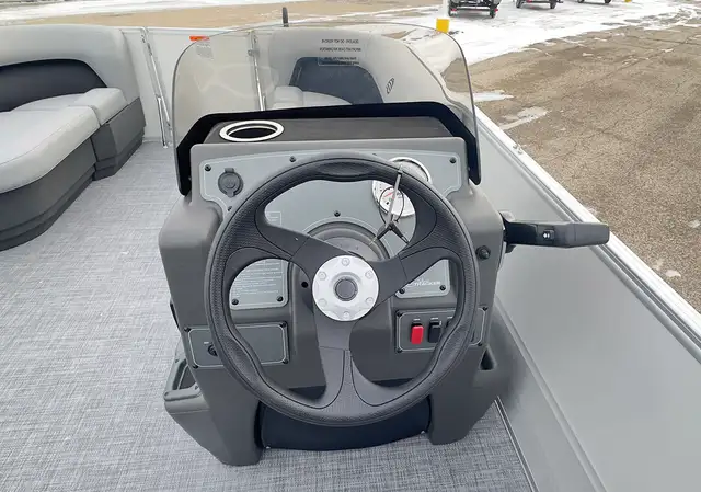 2026 Sun Tracker Party Barge 16 DLX Pontoon boat in Powerboats & Motorboats in Winnipeg - Image 19