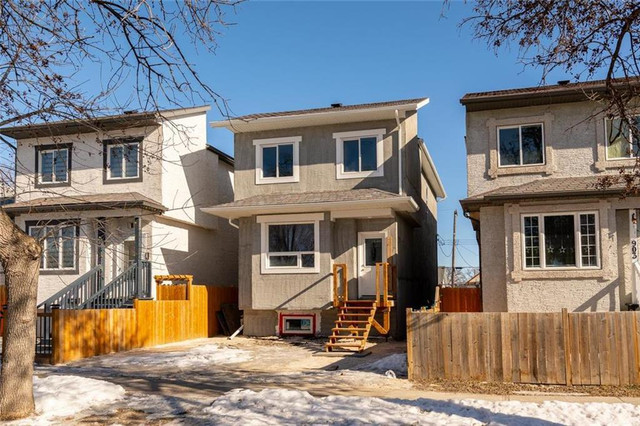 905 Manitoba Avenue Winnipeg, Manitoba in Houses for Sale in Winnipeg