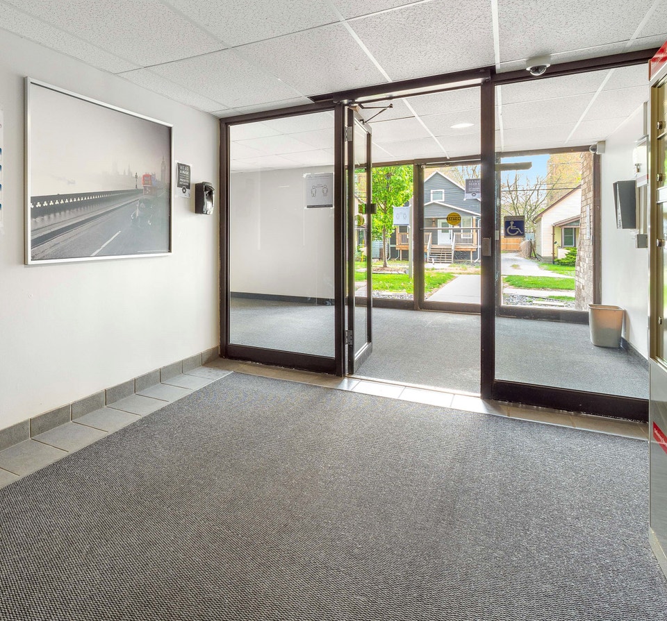 Sandilands Tower Apartments - 2 Bedroom, 1 Bath Apartment for Re 3