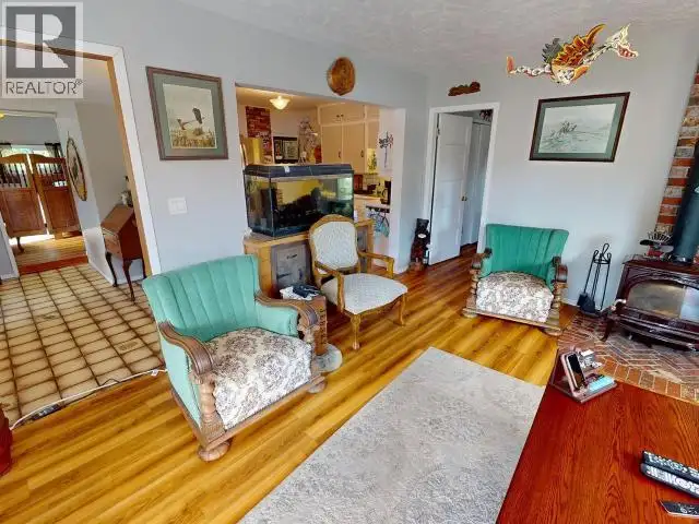 12328 HIGHWAY 101 Powell River, British Columbia in Houses for Sale in Sunshine Coast - Image 6