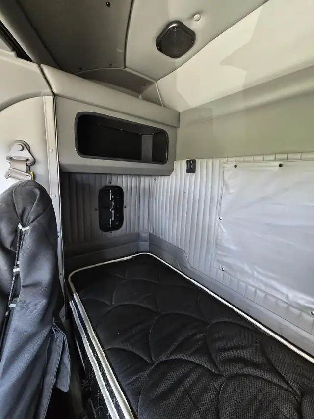 2013 KENWORTH T800 in Heavy Trucks in Saskatoon - Image 29