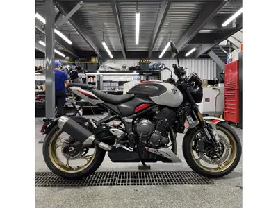 2026 Triumph TRIDENT 800 GRIS Triumph TRIDENT 800 GRIS 2026 Les photos peuvent être à titre indicati...