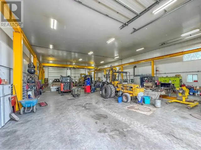 585 16 HIGHWAY Smithers, British Columbia in Houses for Sale in Smithers - Image 9