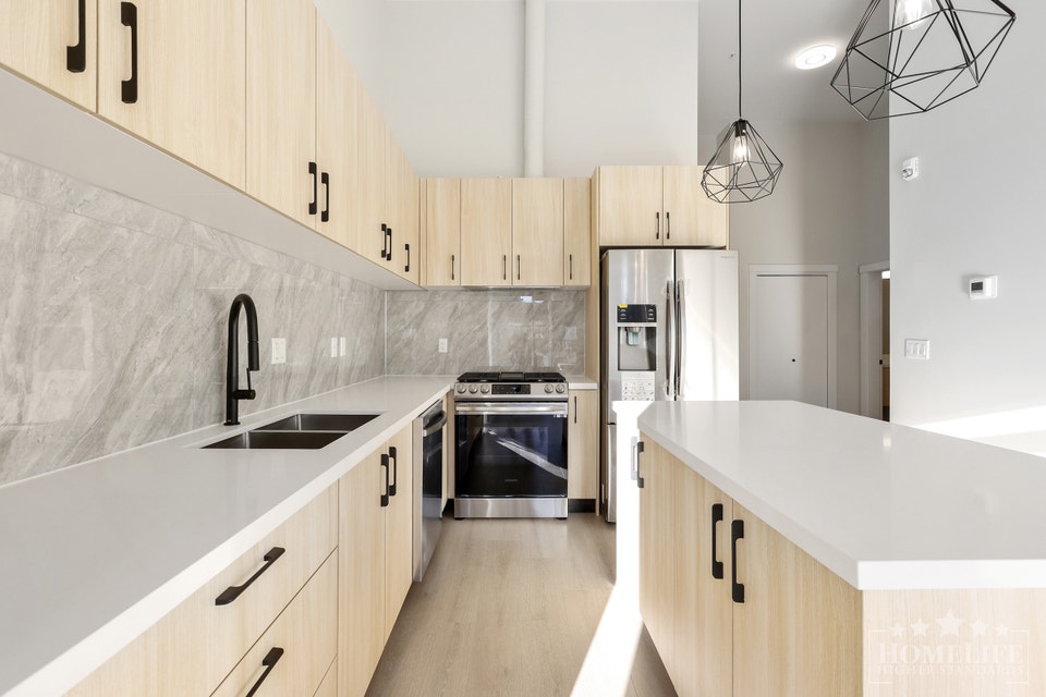 Kenzie – Modern 2 Bedroom + Den Home With AC & Underground Parki 3