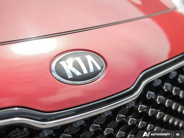 2020 Kia Sportage EX AWD | Apple CarPlay | Blind Spot in Cars & Trucks in London - Image 13