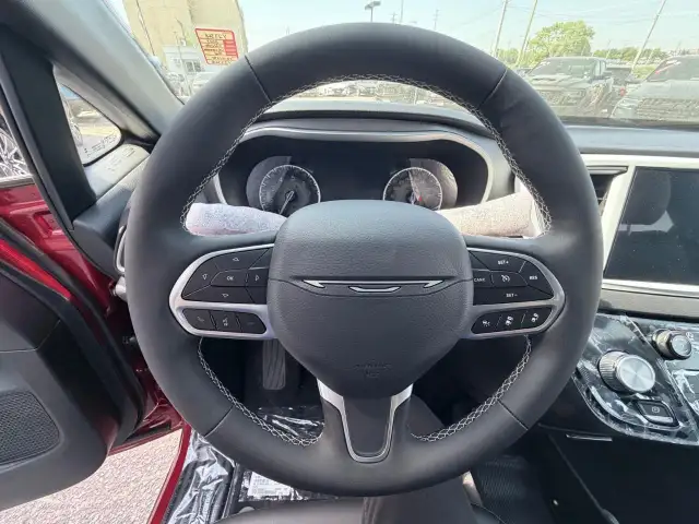2027 Chrysler Grand Caravan SXT in Cars & Trucks in Markham / York Region - Image 14