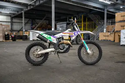 Motocross KTM 250 XC-F DEMO 2025 Le paiement est calculé sur un terme de semaines avec un taux d'int...