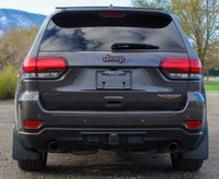 Meet the 2019 Jeep Grand Cherokee Trailhawk, a rugged Brown SUV with an impressive 4x4 drivetrain, b... (image 3)