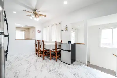 French: Beau bungalow détaché de 3 chambres très bien situé et dans un secteur très agréable,offrant...