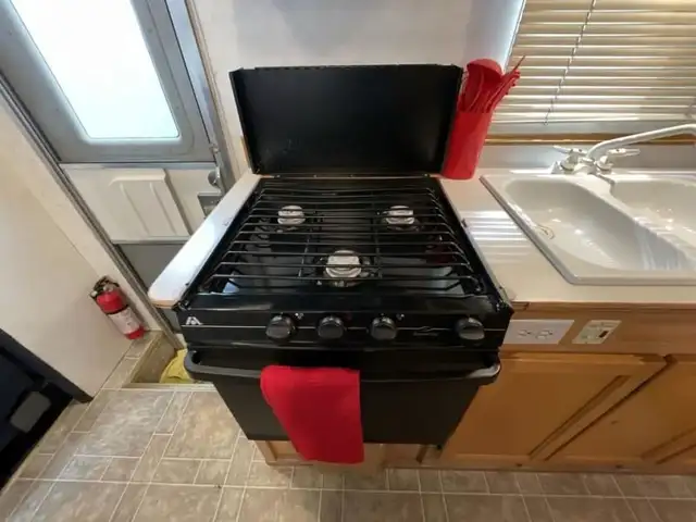 2003 Adventurer LP Class C Adventurer 22RB in RVs & Motorhomes in Edmonton - Image 16