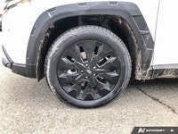 This Hyundai Tucson boasts a Regular Unleaded I-4 2.5 L/152 engine powering this Automatic transmiss... (image 9)