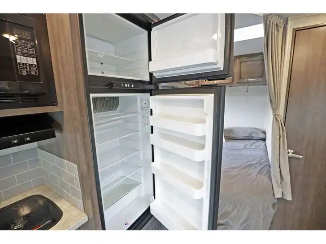 2024 Jayco Redhawk SE redhawk 22A 1 extension Classe C 24 pieds in RVs & Motorhomes in Laval / North Shore - Image 14